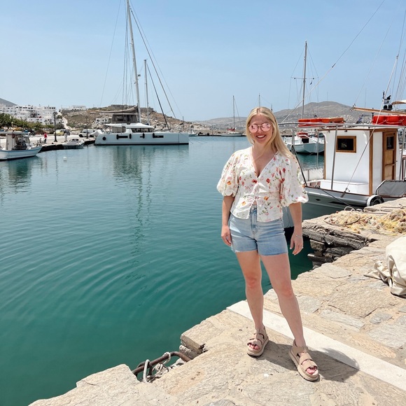 Meet your Posher, Taylor - Picture 1 of 1